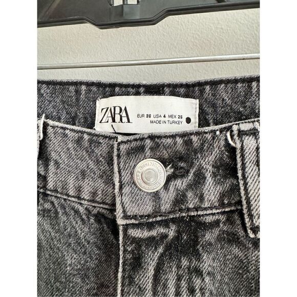 Zara Women’s 4 TRF High Rise Barrel Leg Jeans Black Wash Distressed Hem - Picture 6 of 8